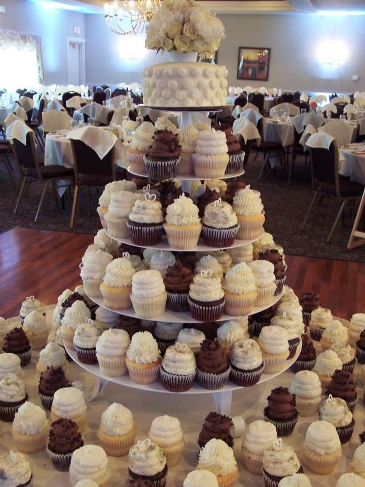 10 Cupcakes At Wedding Reception Photo Cupcake Tower Wedding