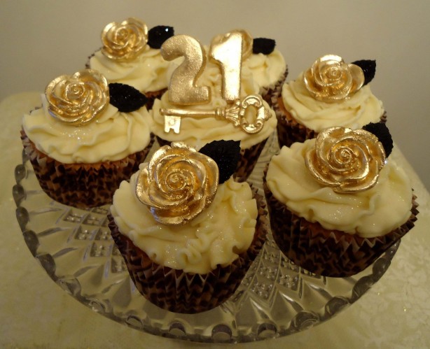 6 Photos of Black And Gold Birthday Cupcakes