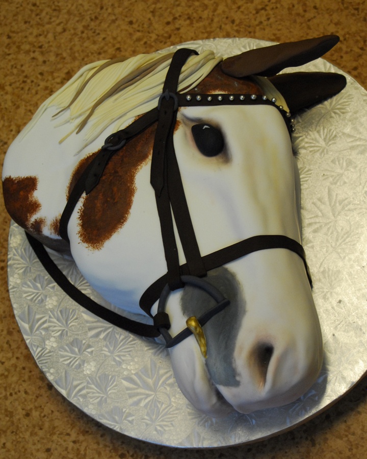 7 Photos of 3D Horse Head Cakes