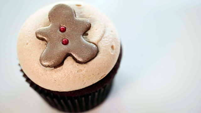 Cinnamon Gingerbread Cupcakes with Cream Cheese Frosting