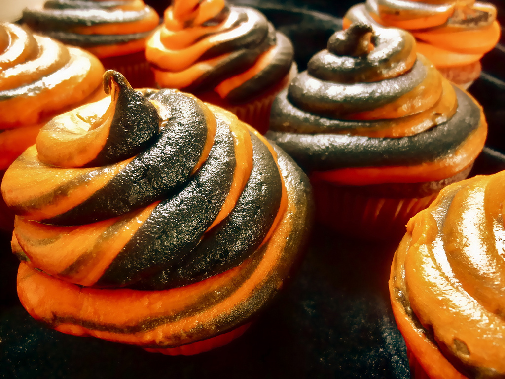 8 Photos of Frosting Cupcakes For Halloween