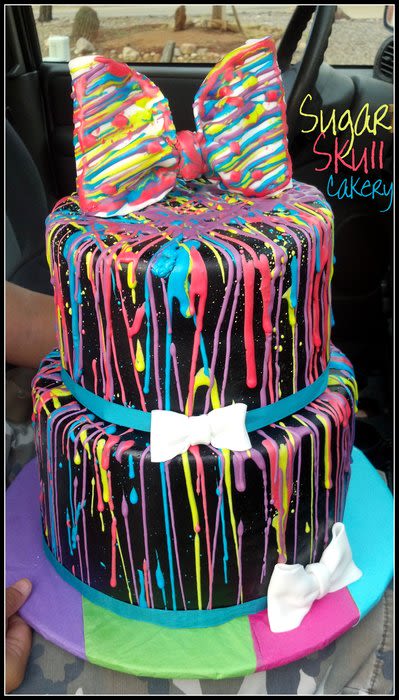 10 Photos of Splatter Paint Themed Cakes