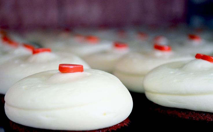 Vanilla Cupcakes with Cream Cheese Frosting