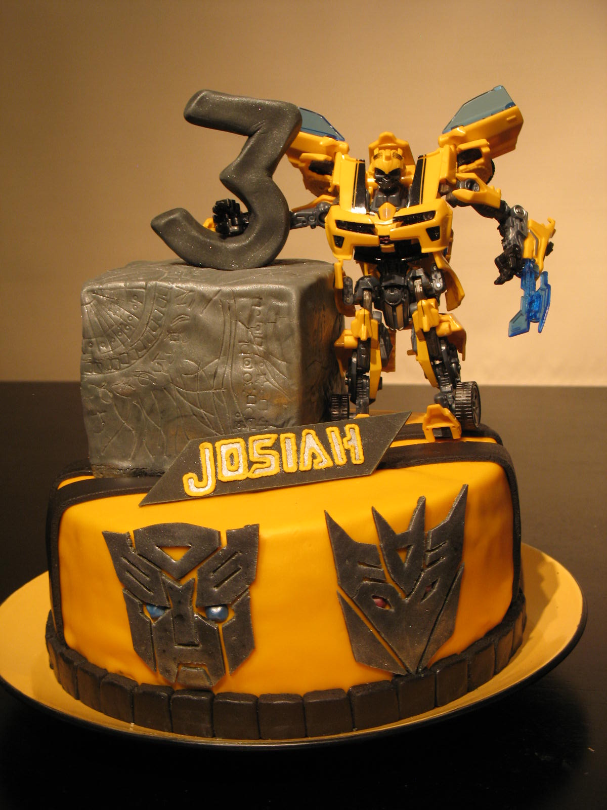 10 Photos of Bumblebee From Transformers Cakes