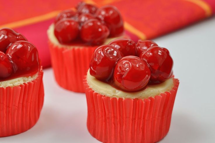 Cream Cheese Cupcakes with Vanilla Wafers