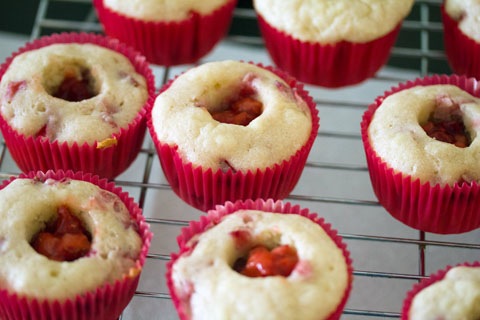 Cupcakes with Strawberry Filling