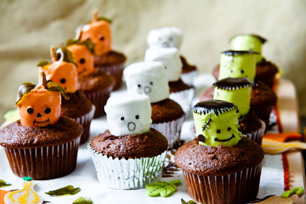 Halloween Cupcakes with Marshmallows