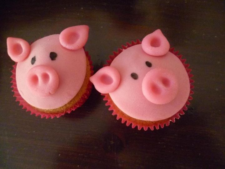 Happy Birthday Pig Cake