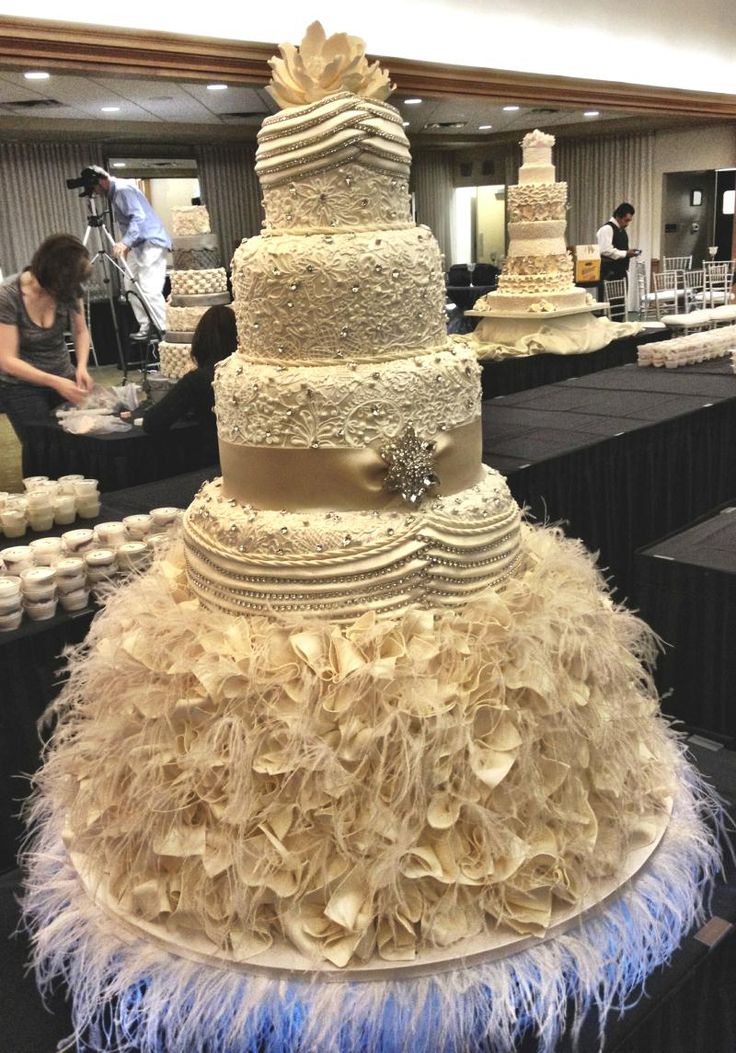 Huge Extravagant Wedding Cakes