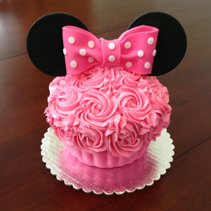 Minnie Mouse Big Cupcake Cake