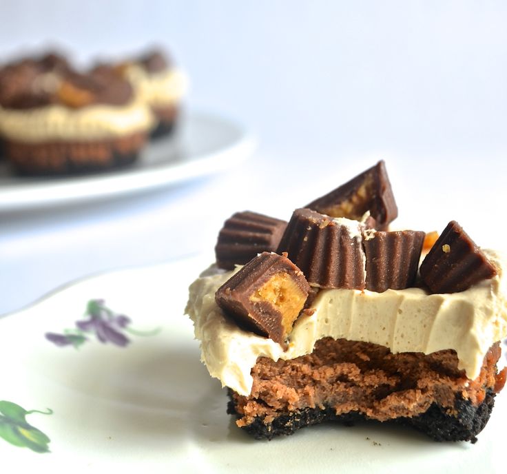 Peanut Butter Cup Cheesecake Cupcakes