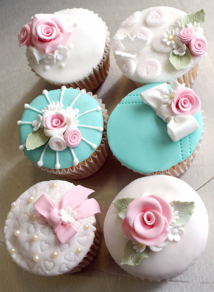 Shabby Chic Cake and Cupcakes