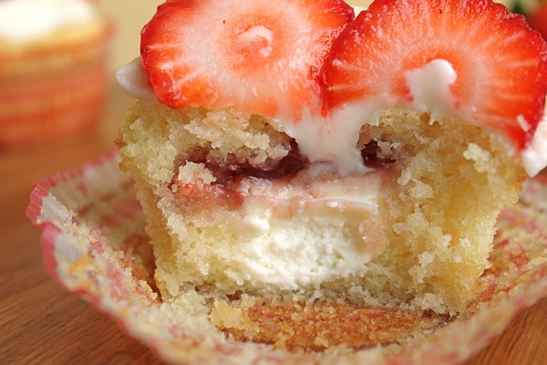 Strawberry Cream Cheese Cupcakes