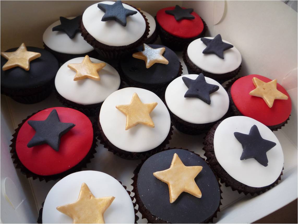 8 Hollywood Themed Cupcakes Photo - Hollywood Theme Cake Cupcakes ...