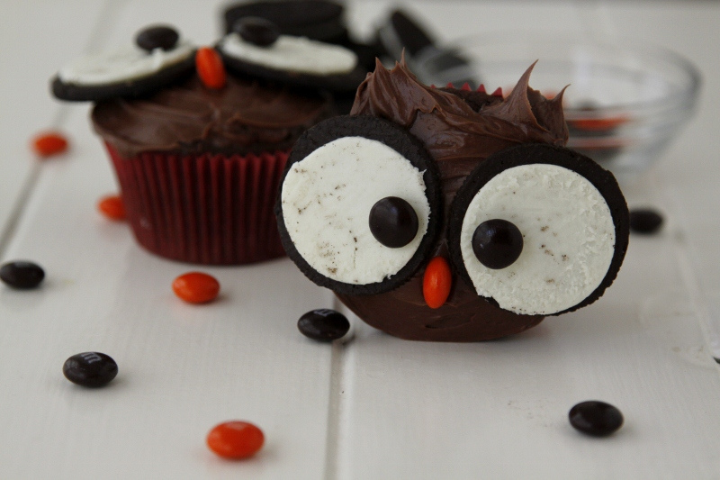 Owl Cupcakes with Oreo Eyes