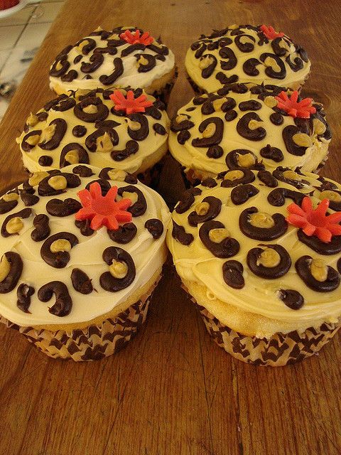 Cheetah Print Cupcakes