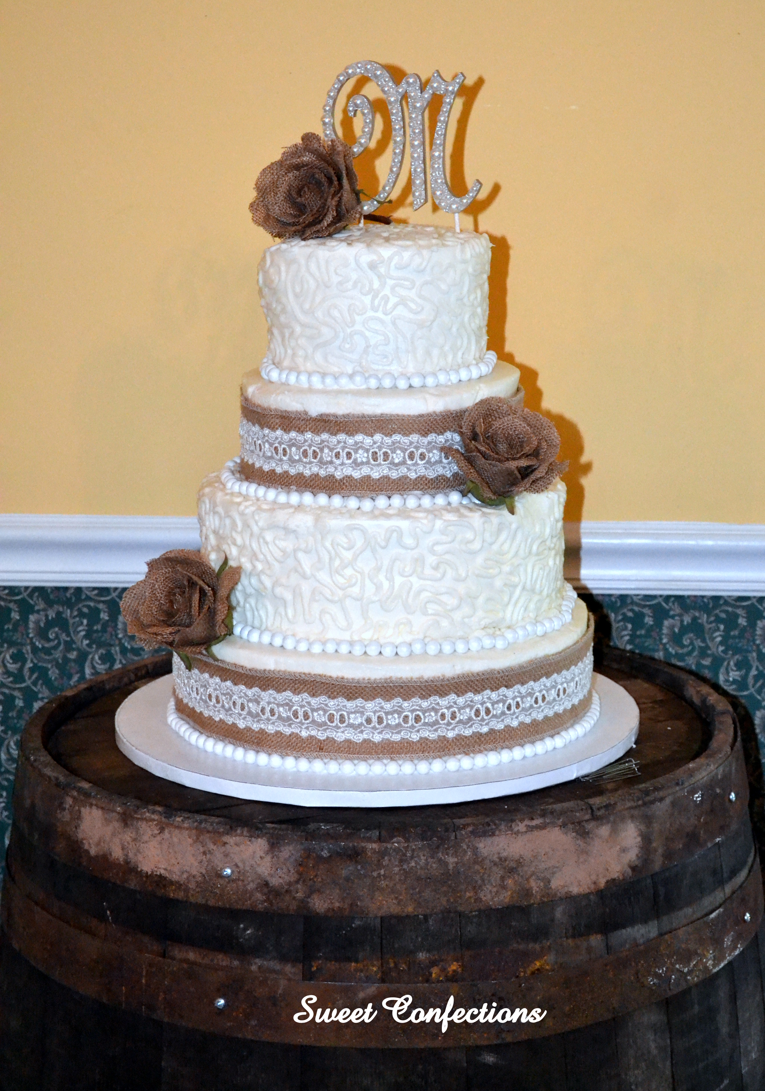 12 Burlap Pearls Lace Cakes Photo Wedding Cake With Burlap And