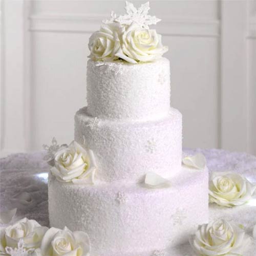 10 Photos of All White Winter Wedding Cakes With Buttercream Frosting