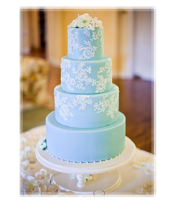 Winter Wedding Cake Idea