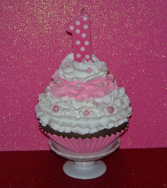 Cupcakes Girls 1st Birthday Party Themes