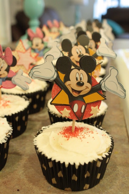 DIY Mickey Mouse Birthday Cupcakes