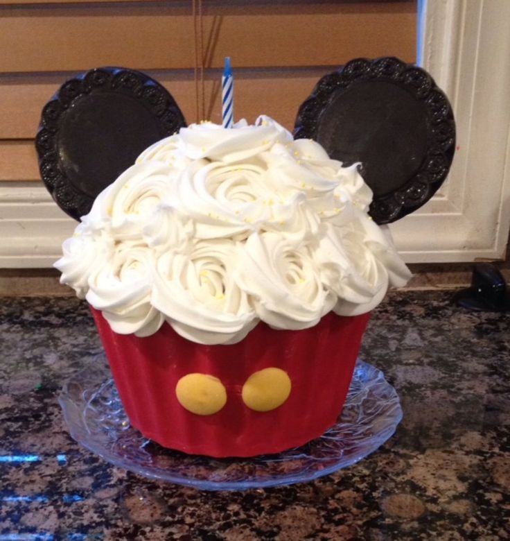 Mickey Mouse Cupcake Cake