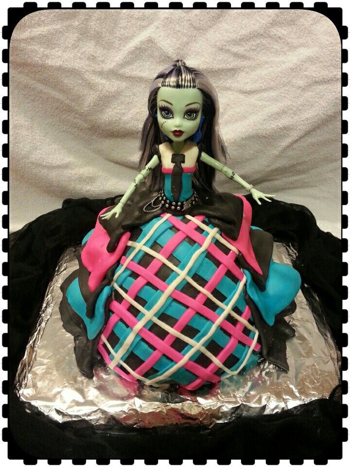 Monster High Frankie Stein Cake