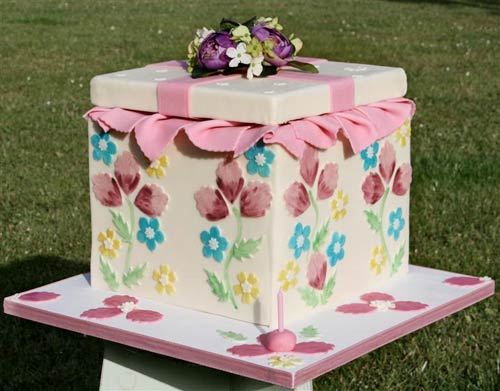 Wedding Cakes That Look Like Present Boxes