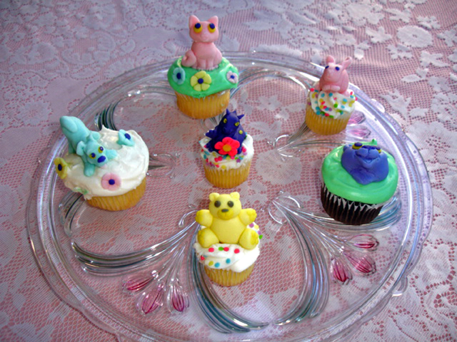 Cupcakes with Fondant Animals