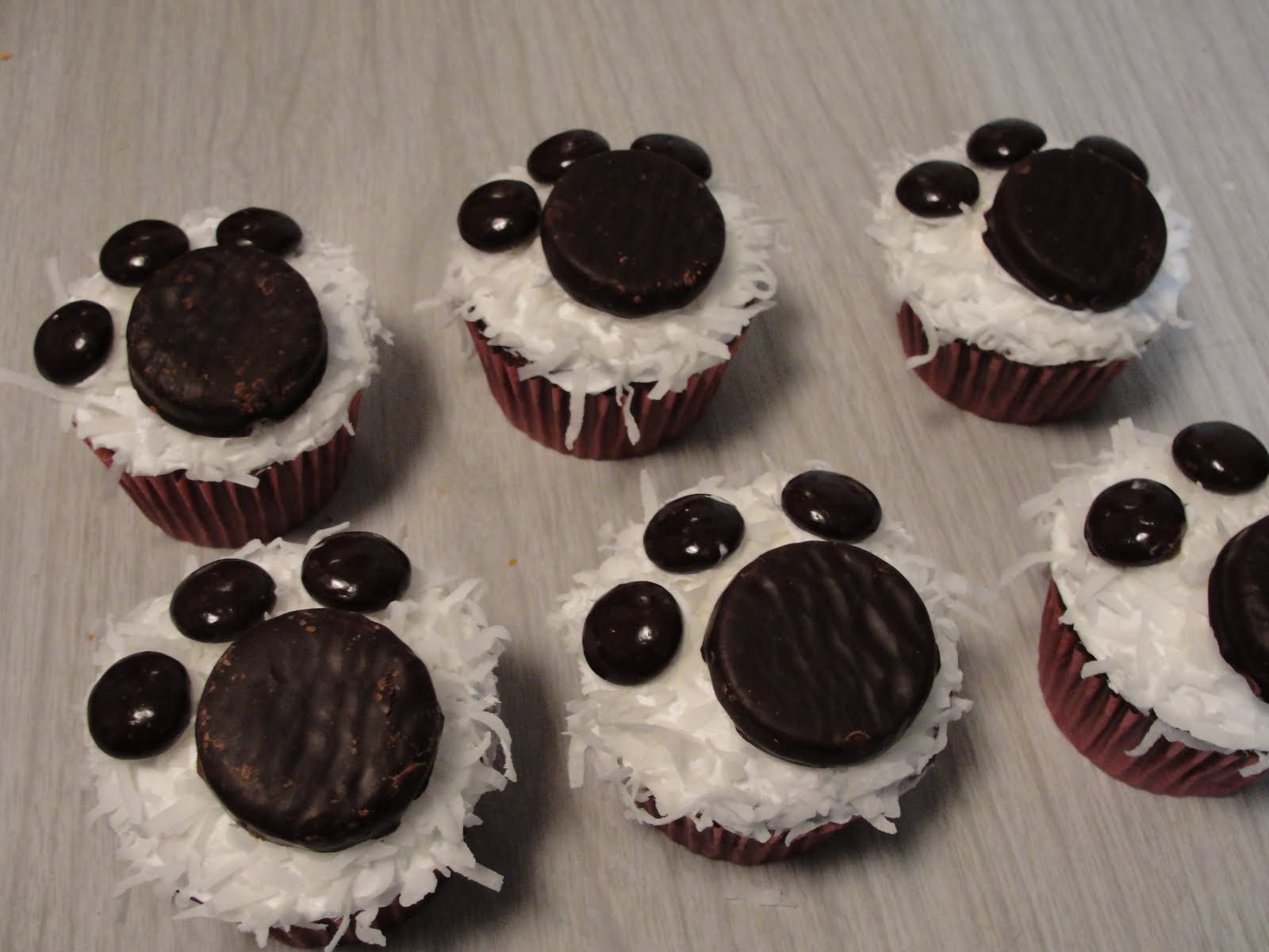 Polar Bear Paw Cupcakes