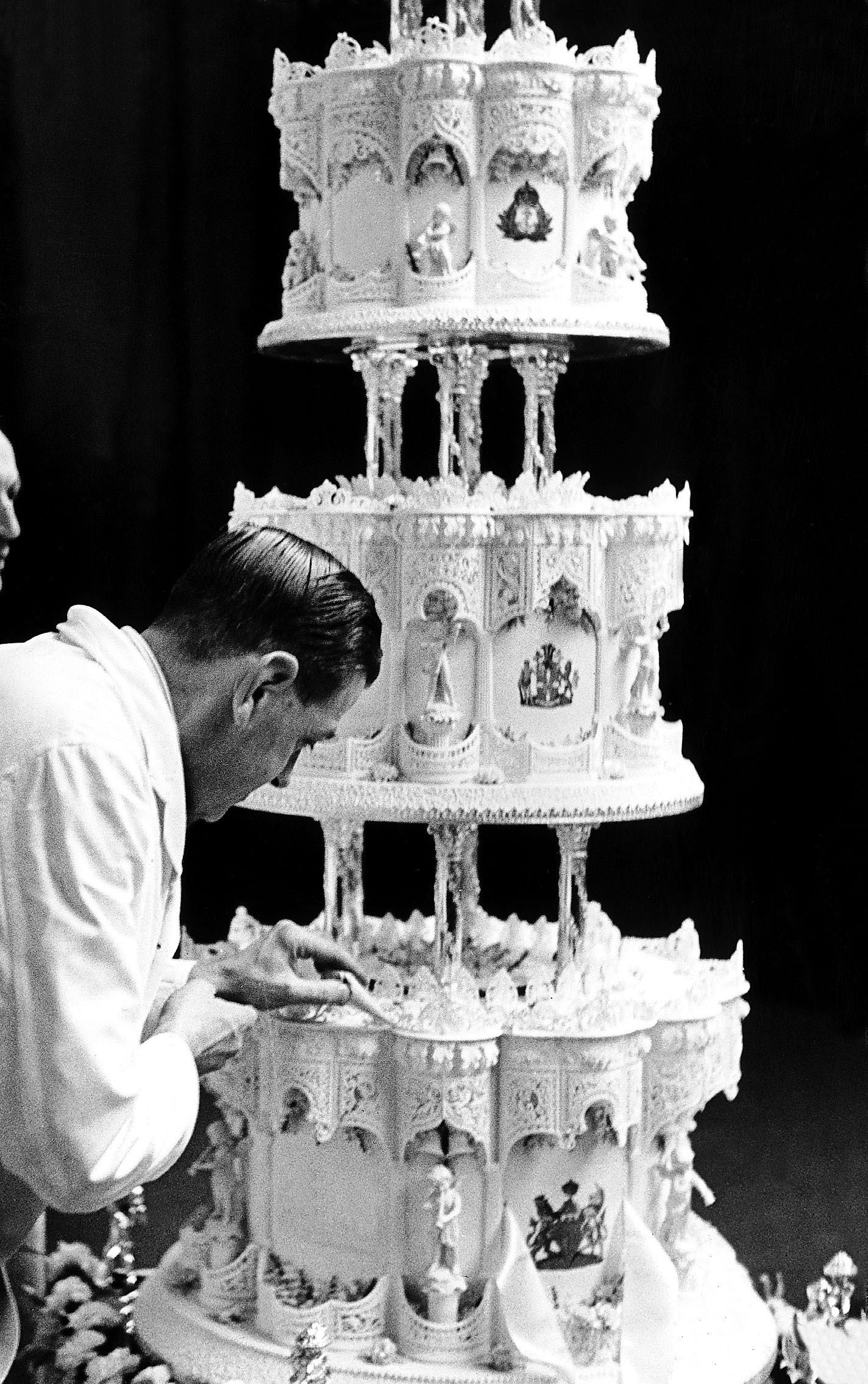 Queen Elizabeth's Wedding Cake