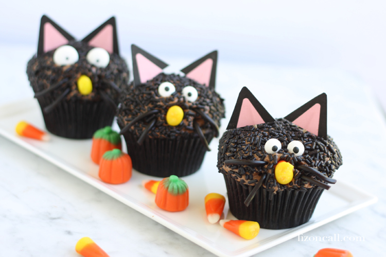 Black Cat Halloween Cupcakes