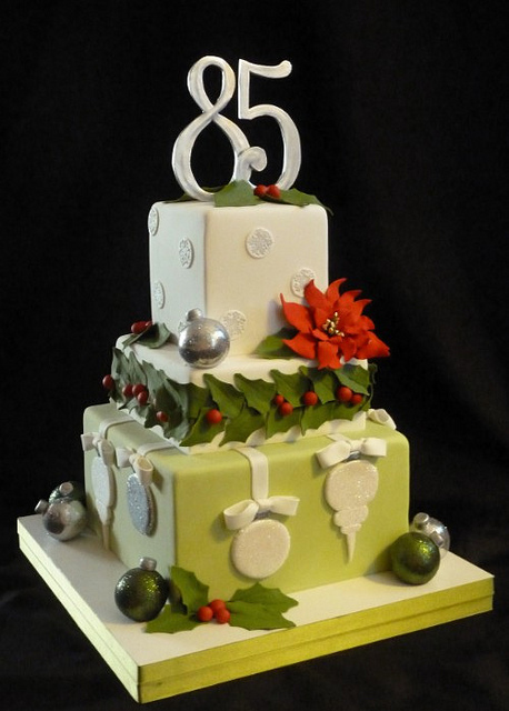 10 Photos of Christmas Birthday Cakes To Share