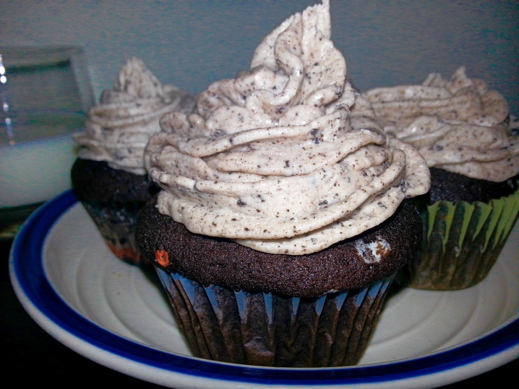 Cookies and Cream Cupcakes with Chocolate