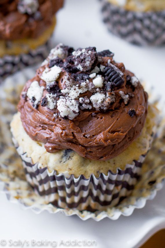 Cookies and Cream Cupcakes with Chocolate