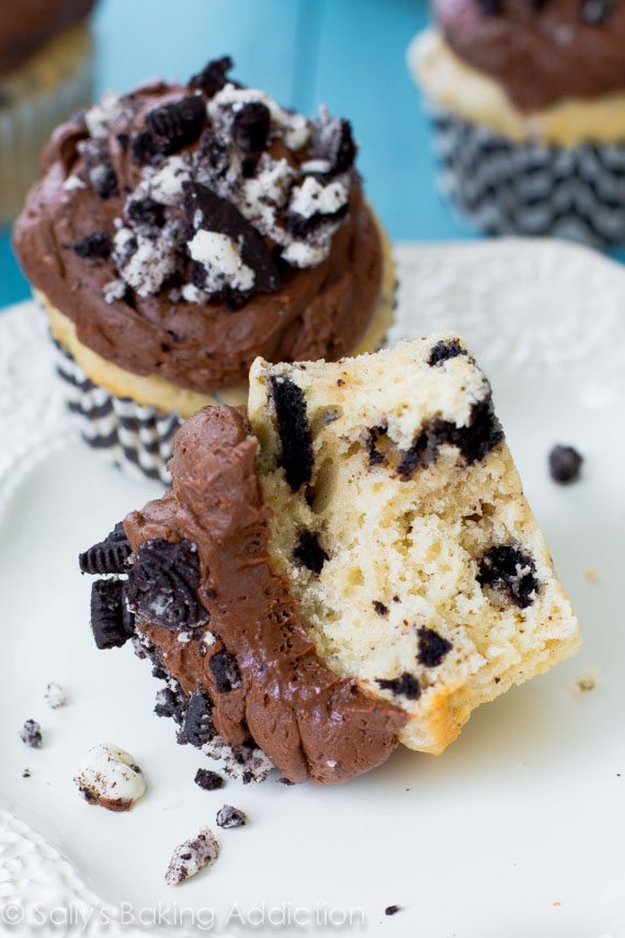 Cookies and Cream Cupcakes with Chocolate