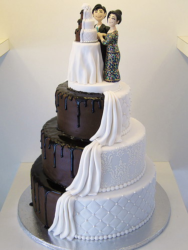 Half White Half Chocolate Wedding Cake