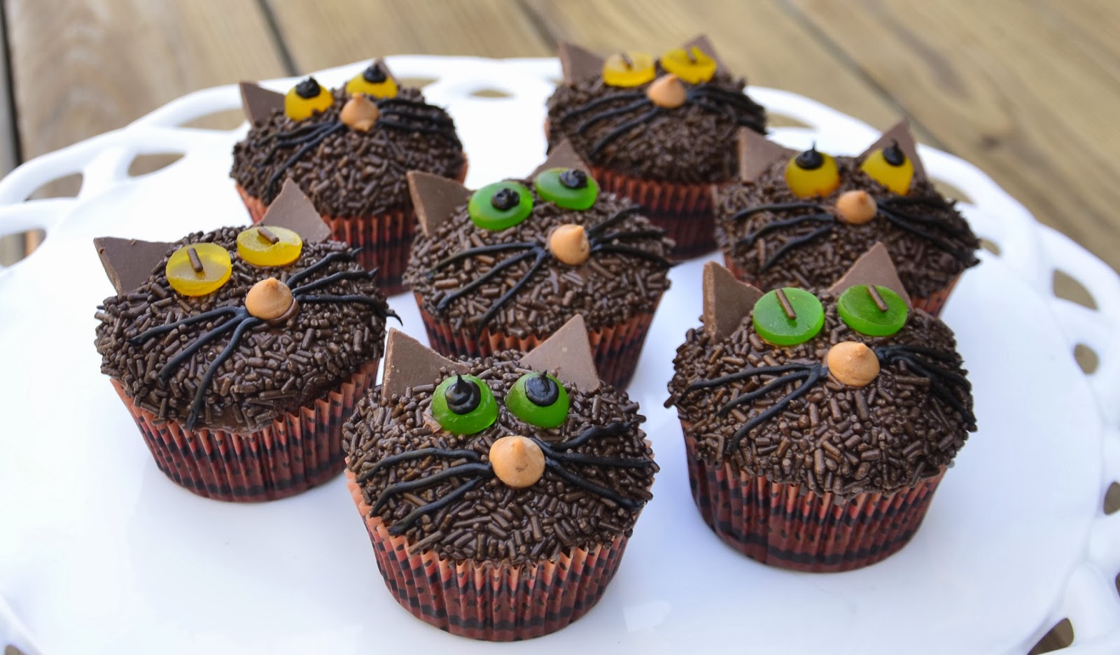 7 Photos of Halloween Kitty Cupcakes