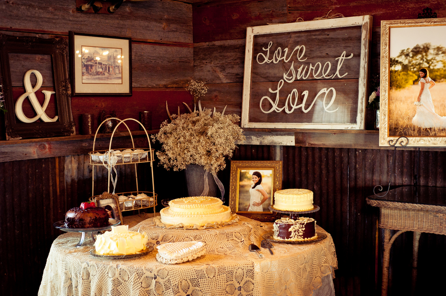 Rustic Country Wedding Cake Table