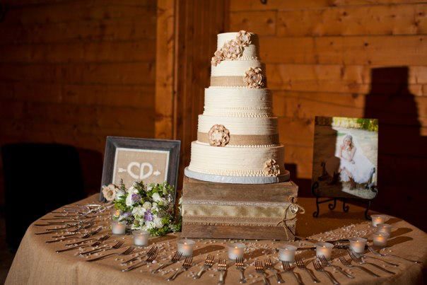 Rustic Wedding Cake Table Ideas