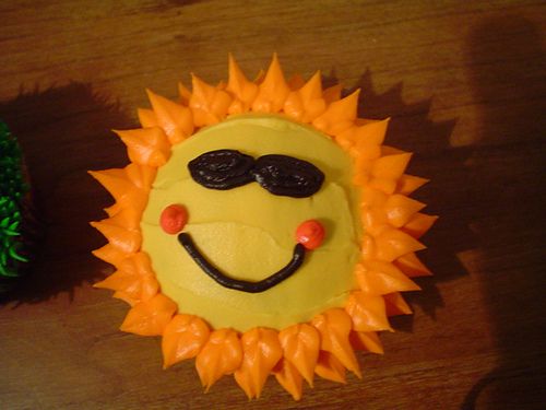 Sun Cupcake Decorating