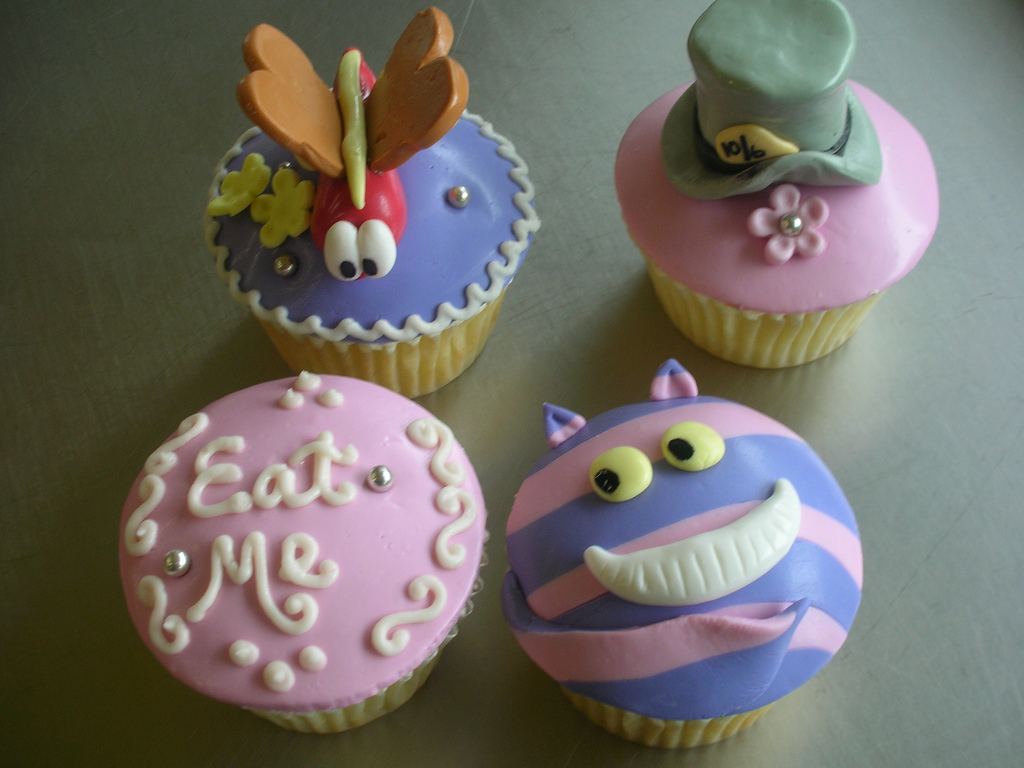 Alice and Wonderland Cupcakes