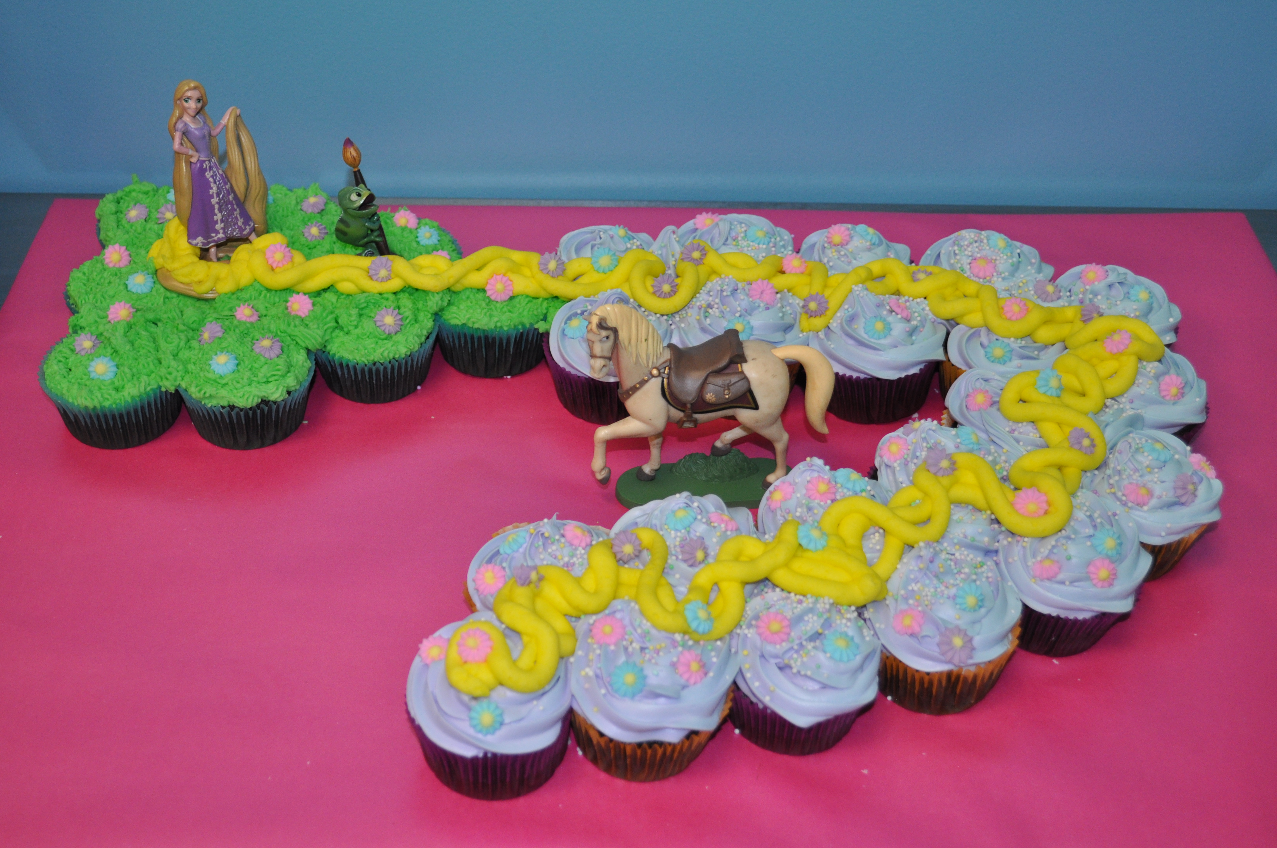 Tangled Birthday Cupcakes