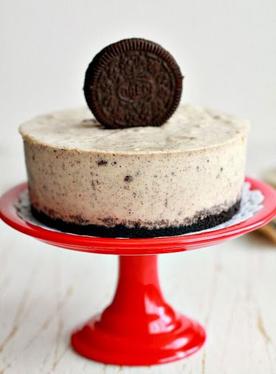 Strawberry Oreo Mini Cheesecakes