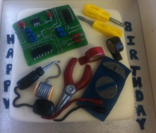 13 Photos of Electrical Themed Cakes