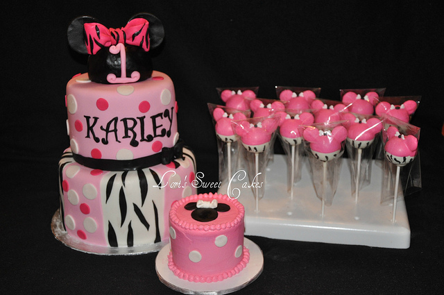 Minnie Mouse Cake Pops