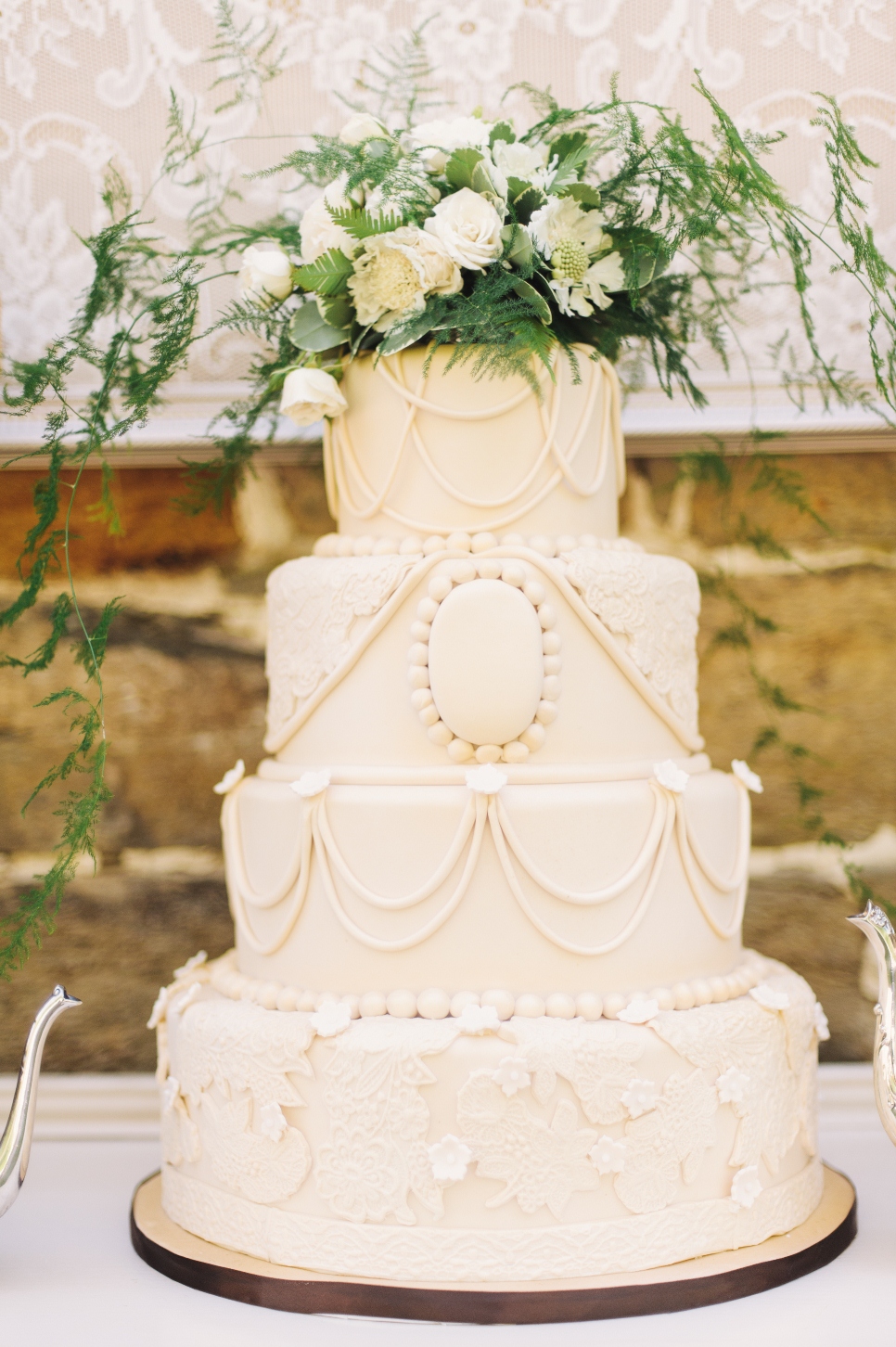 12 Photos of Old School 1920s Wedding Cakes