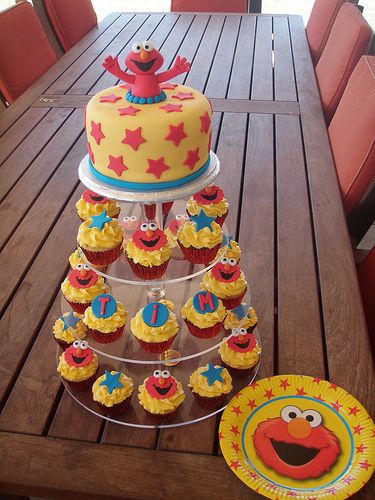 Elmo Birthday Cake and Cupcakes