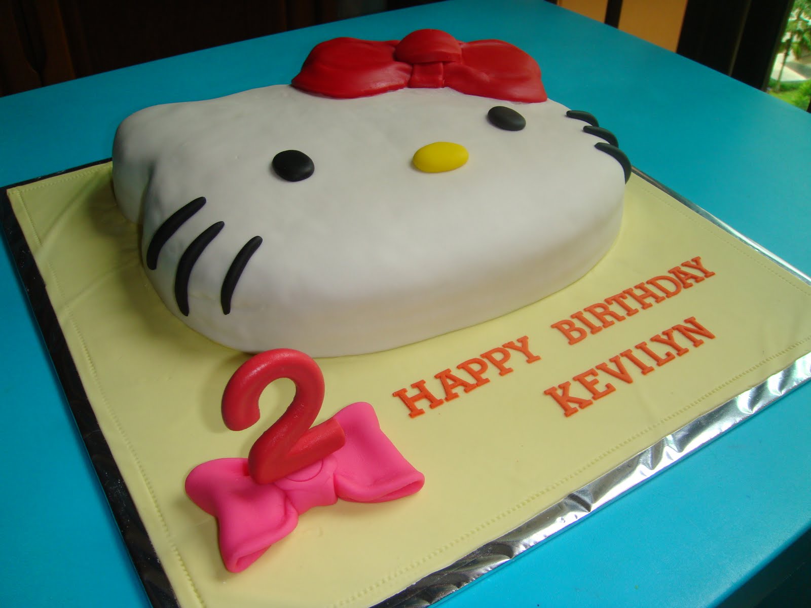 Hello Kitty Fondant Birthday Cake