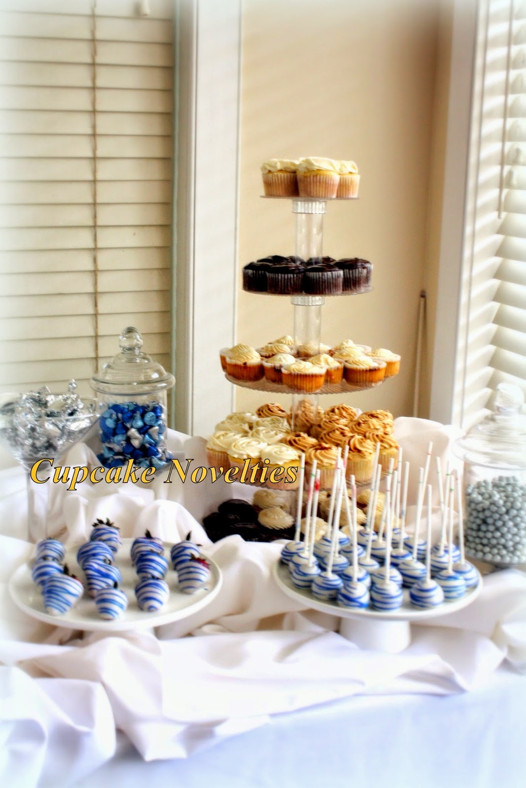 Royal Blue and Silver Wedding Cake Cupcakes